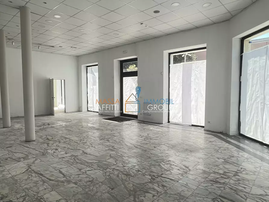Immagine 8 di Locale commerciale in affitto  in Viale XX Settembre 199 a Carrara
