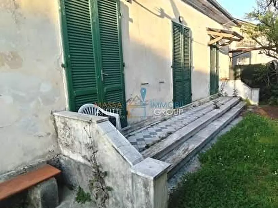 Immagine 4 di Casa indipendente in vendita  in Via Petroniano 10 a Massa