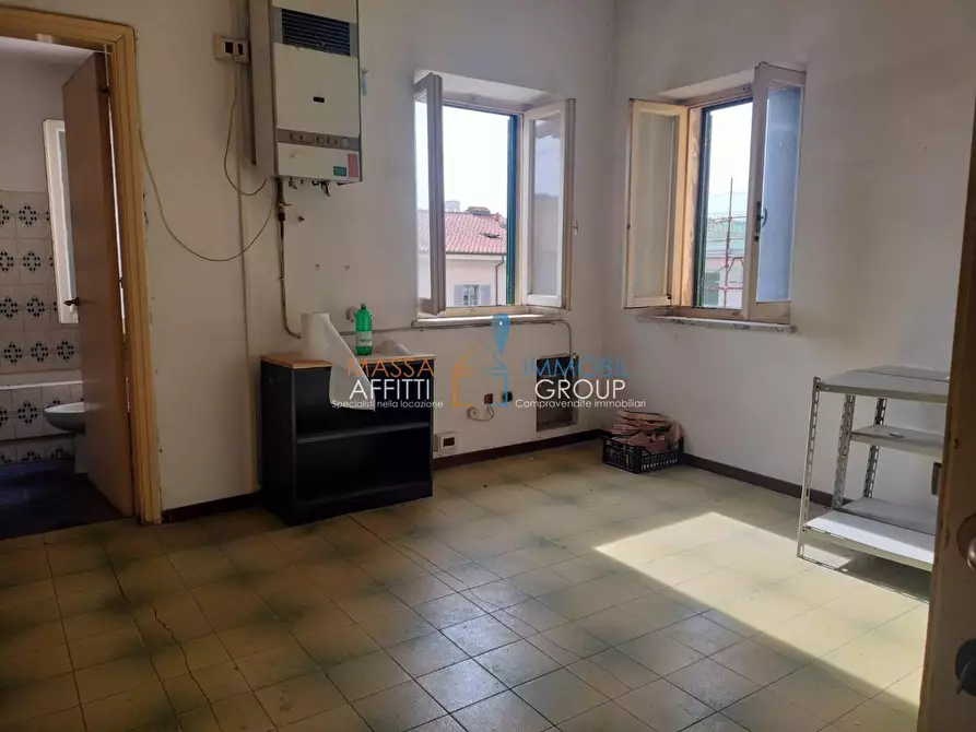 Immagine 1 di Pentalocale in vendita  in Via Mario Bigini 22 a Massa