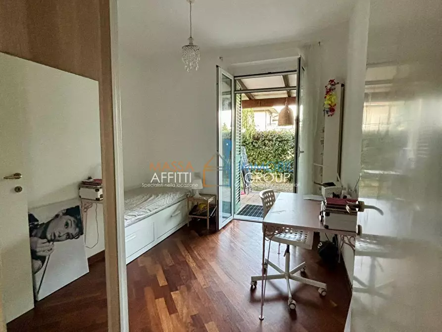 Immagine 11 di Pentalocale in vendita  in Via Puliche 235 a Massa