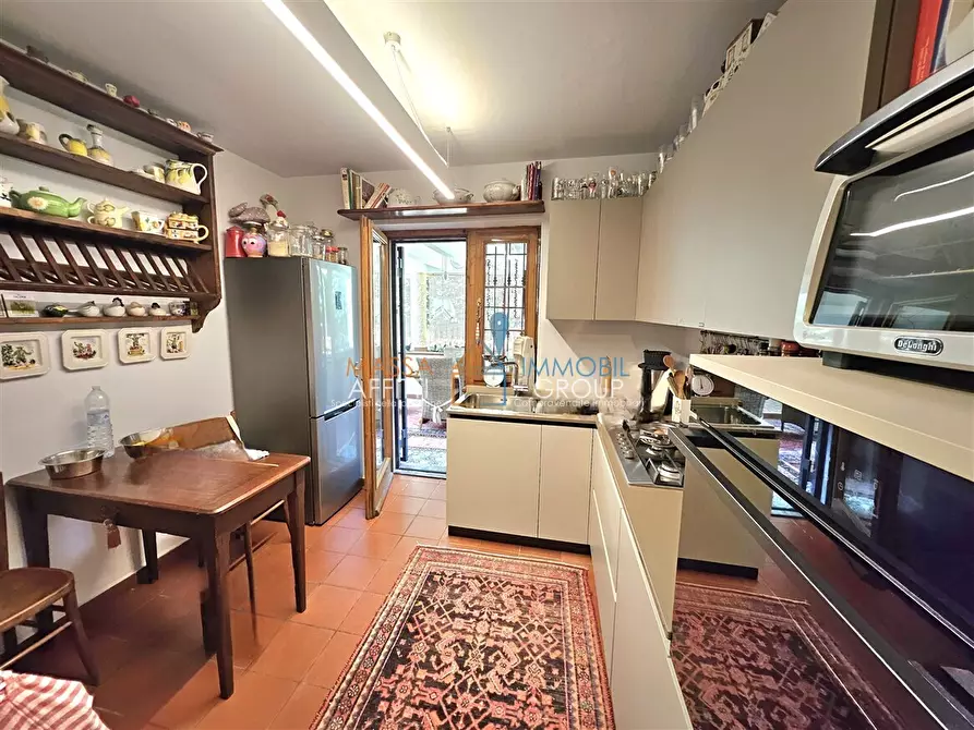 Immagine 14 di Villa in vendita  in Viale Stazione 104 a Massa