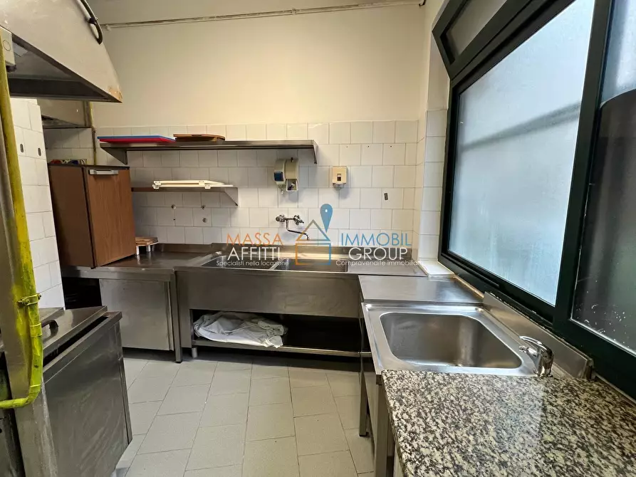 Immagine 16 di Locale commerciale in affitto  in Via Sottomonte 6 a Massa