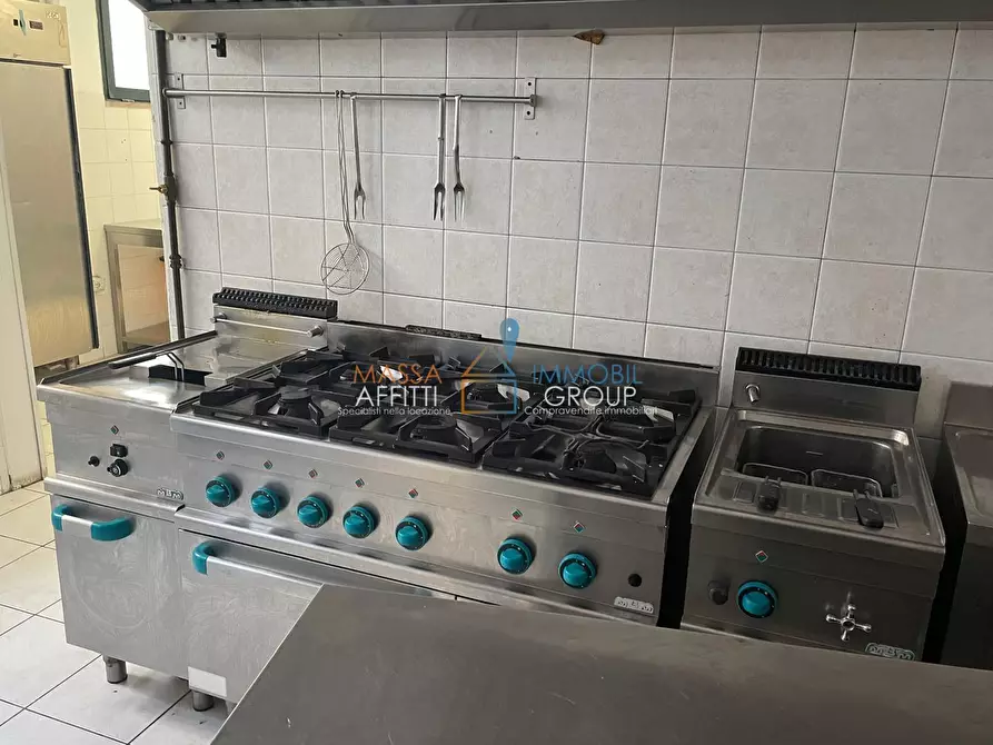 Immagine 42 di Locale commerciale in vendita  in Via Democrazia 64 a Massa