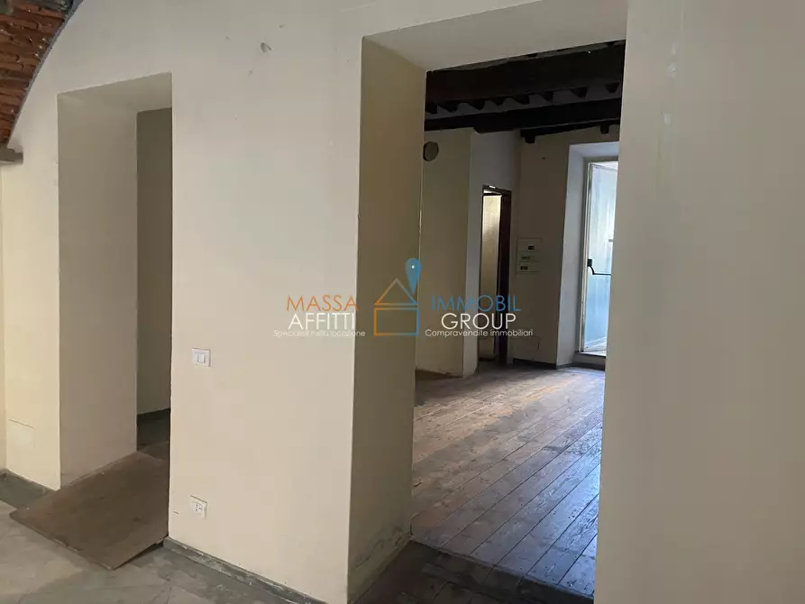 Immagine 7 di Locale commerciale in affitto  in Piazza Aranci 22 a Massa