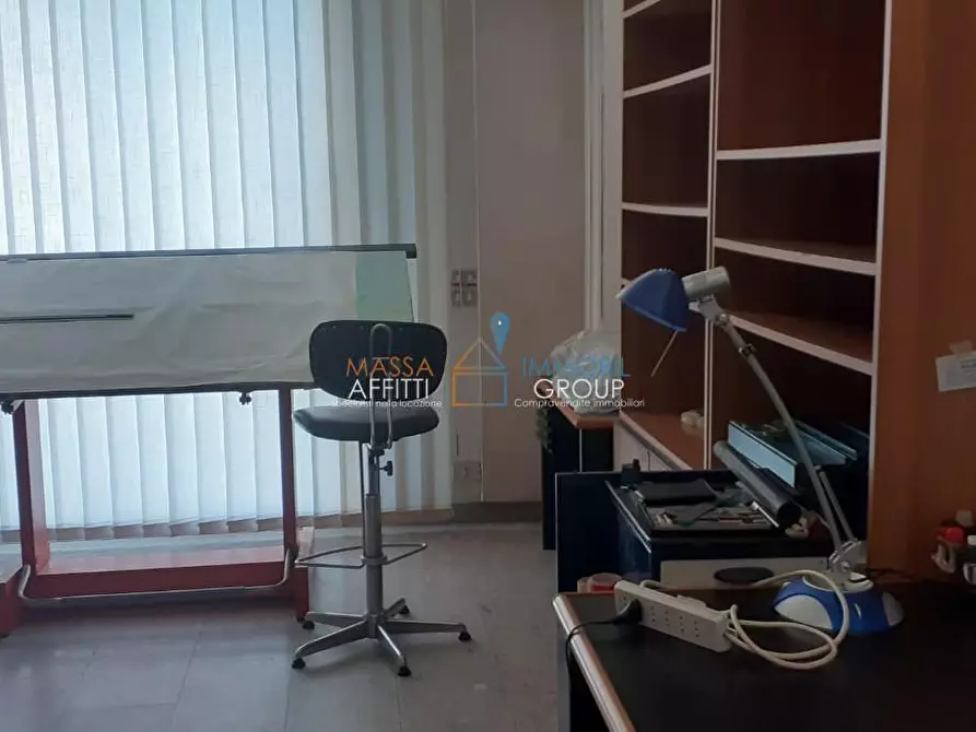 Immagine 6 di Locale commerciale in vendita  in Via Giuseppe Pietri 14 a Massa