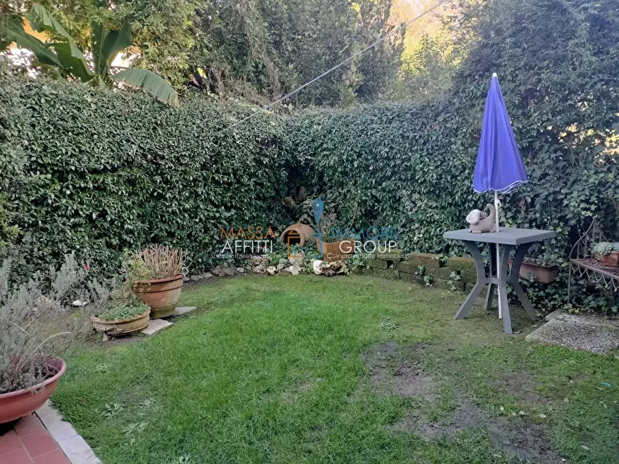 Immagine 20 di Quadrilocale in vendita  in Via Lago 37 a Montignoso