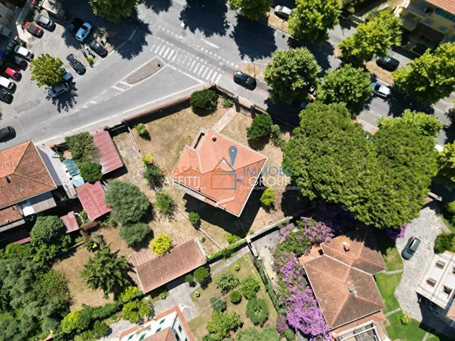 Immagine 7 di Villa in vendita  in Viale Stazione 54 a Massa