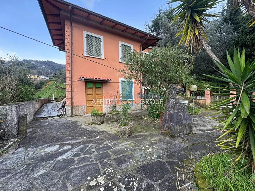 Immagine 5 di Villa in vendita  in Via Porta Quaranta 5 a Massa