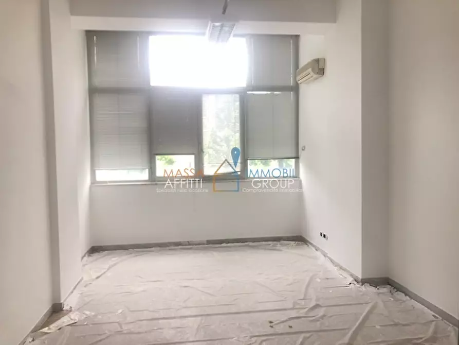 Immagine 26 di Ufficio in affitto  in Via Democrazia 7 a Massa