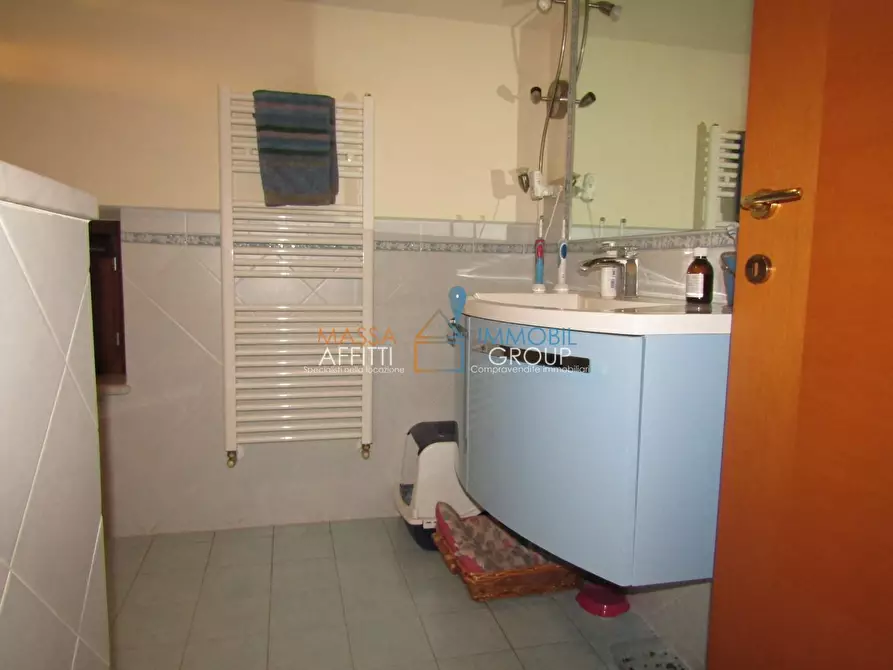 Immagine 14 di Porzione di casa in vendita  in Viale Domenico Zaccagna 6 a Carrara