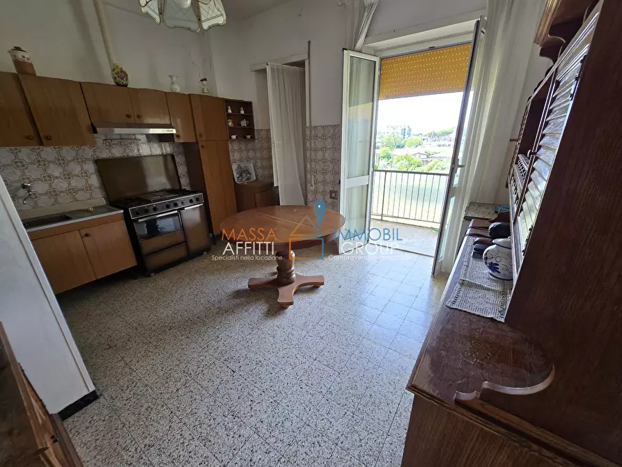 Immagine 11 di Quadrilocale in vendita  in Via Gioconda 13 a Massa