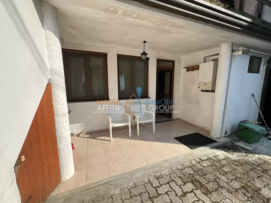 Immagine 3 di Casa semindipendente in vendita  in Via Felice Cavallotti 33 a Massa