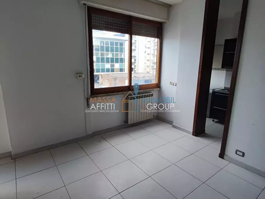 Immagine 6 di Pentalocale in vendita  in Via Democrazia 379 a Massa