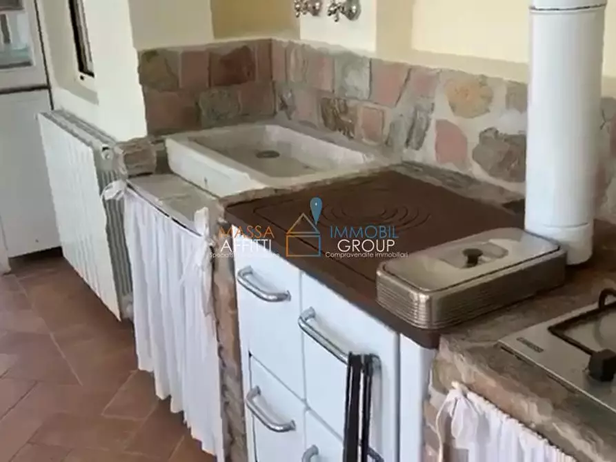 Immagine 2 di Trilocale in affitto  in Via Gianfranceschi 5 a Montignoso