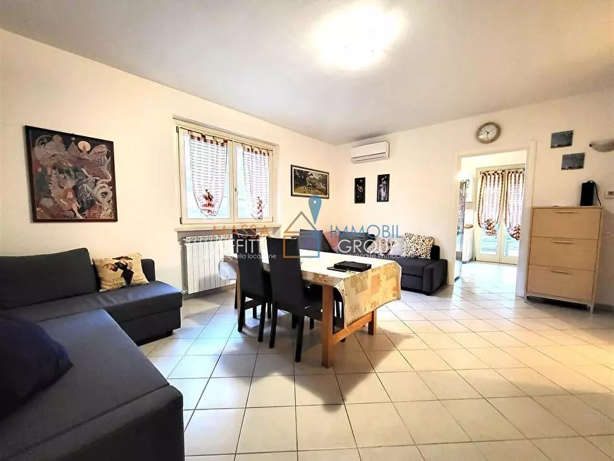 Immagine 3 di Porzione di casa in vendita  in Via Bottaccio a Montignoso