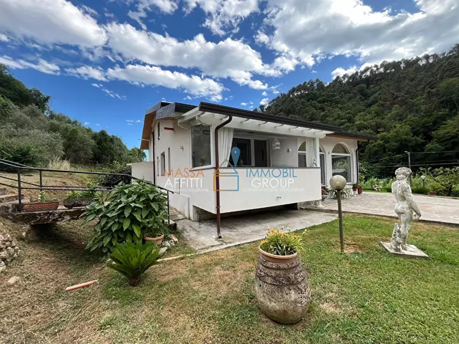 Immagine 10 di Villa in vendita  in Via Vitali 25 a Massa