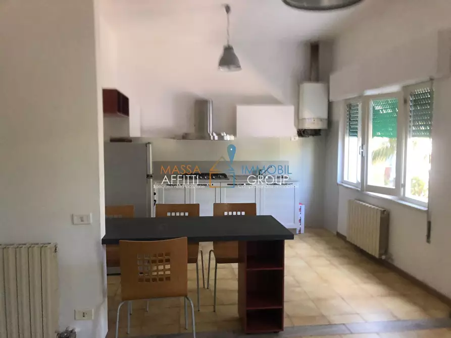 Immagine 3 di Porzione di casa in affitto  in Viale Zaccagna D 9 a Carrara