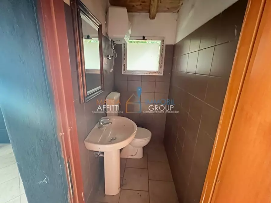 Immagine 11 di Laboratorio in vendita  in Via Bagaglione 41 a Massa