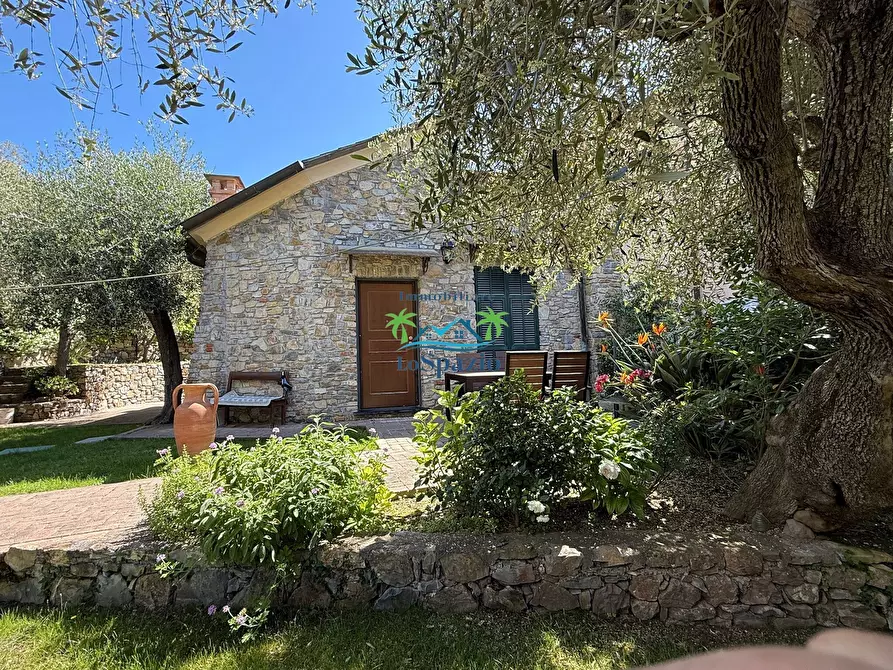 Immagine 1 di Villa in vendita  in via mezzacqua a Andora