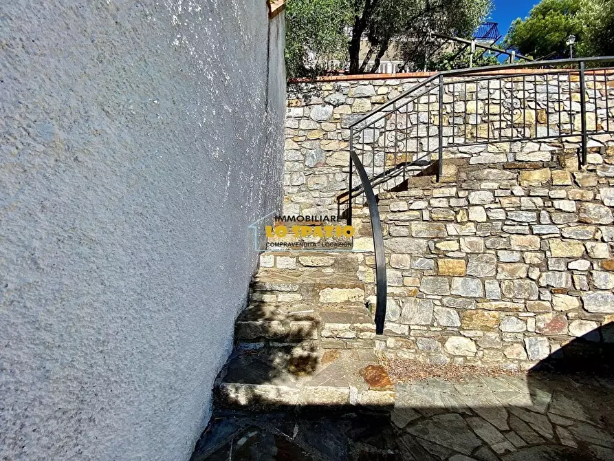 Immagine 41 di Trilocale in vendita  in Viale Olanda 12 a Andora