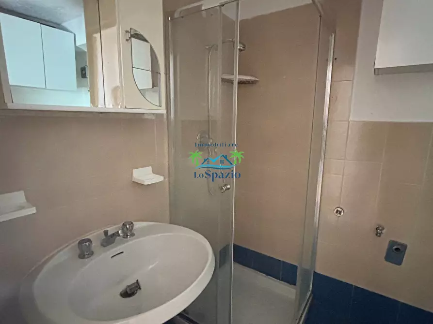 Immagine 19 di Trilocale in vendita  in Via Vincenzo Pelle 8 a Alassio