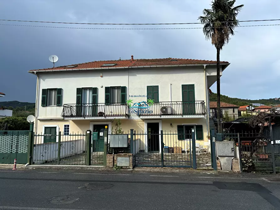 Immagine 1 di Trilocale in vendita  in Via A. Divizia 16 a Andora