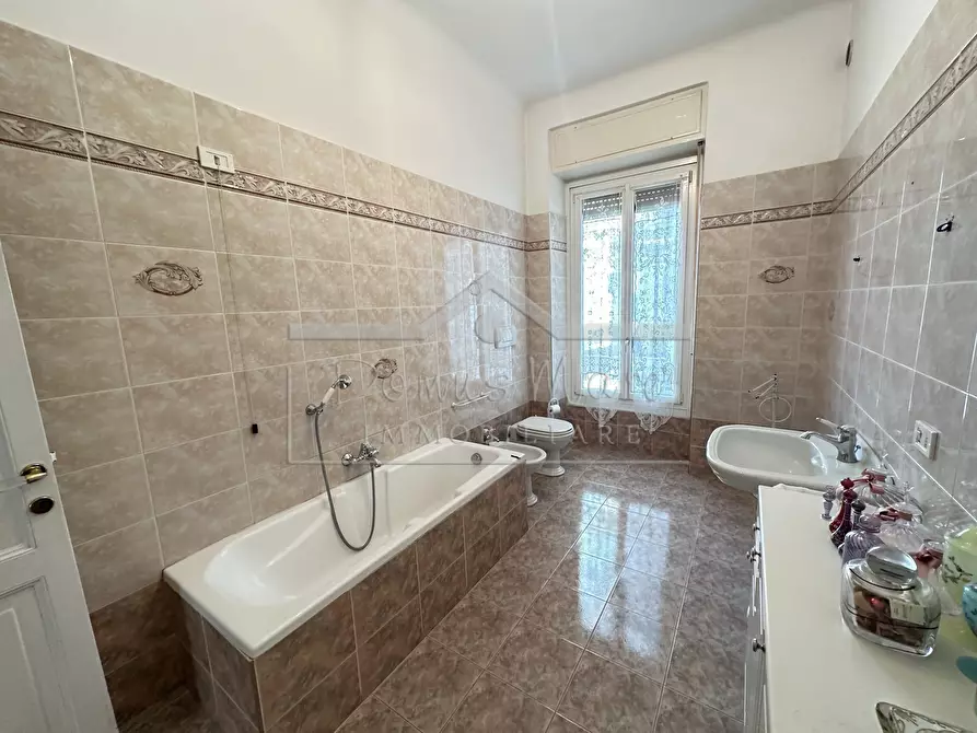 Immagine 4 di Pentalocale in vendita  in Piazza del Popolo 3 a Savona