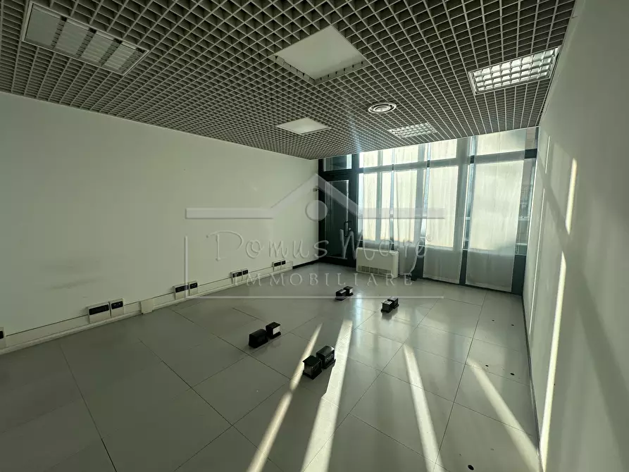 Immagine 12 di Ufficio in affitto  in via bartolomeo guidobono 137 r a Savona