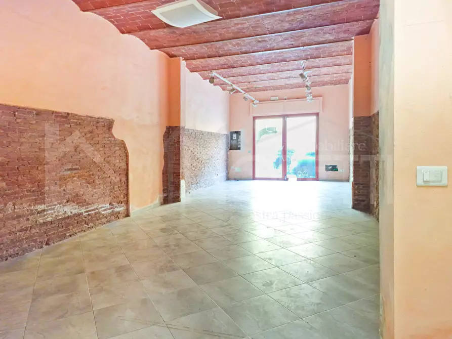 Immagine 1 di Locale commerciale in affitto  in Via Roma a Collesalvetti