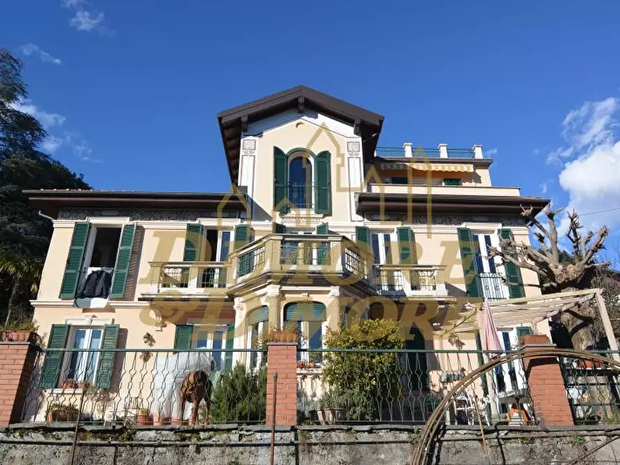 Immagine 1 di Villa in vendita  a Verbania