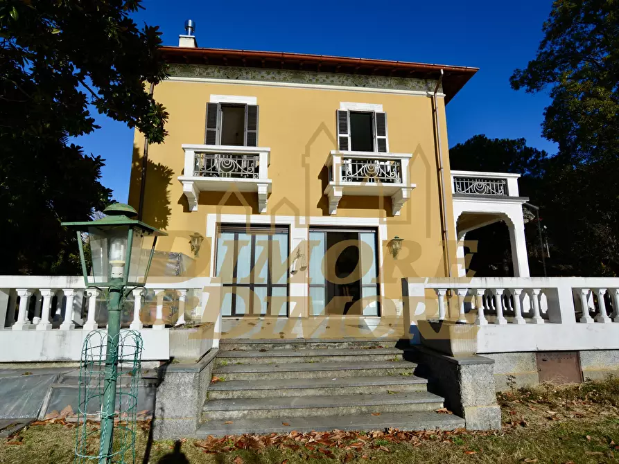 Immagine 3 di Villa in vendita  in Viale Garibaldi 68 a Maccagno Con Pino E Veddasca