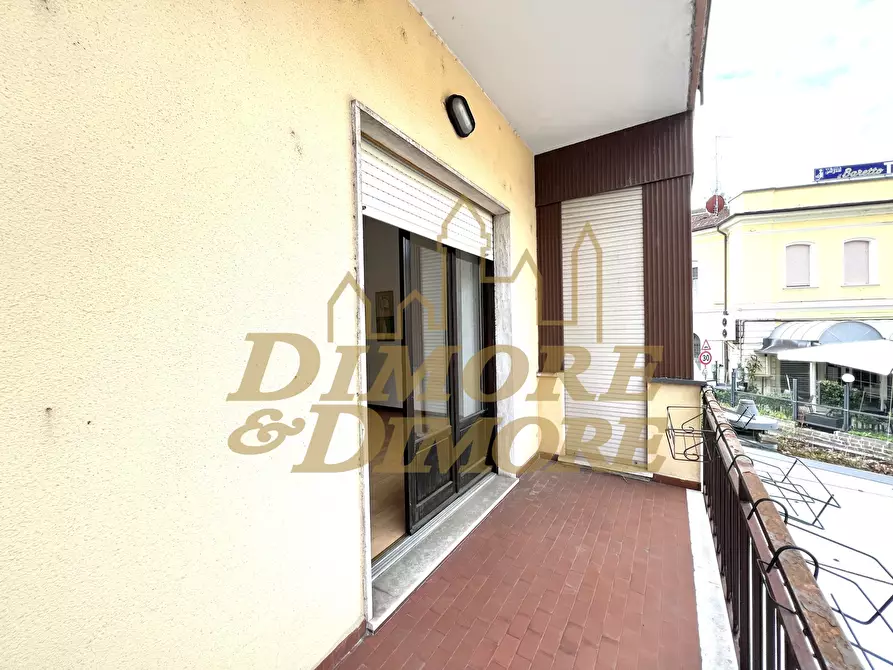 Immagine 15 di Trilocale in vendita  in Piazza Garibaldi 10 a Luino