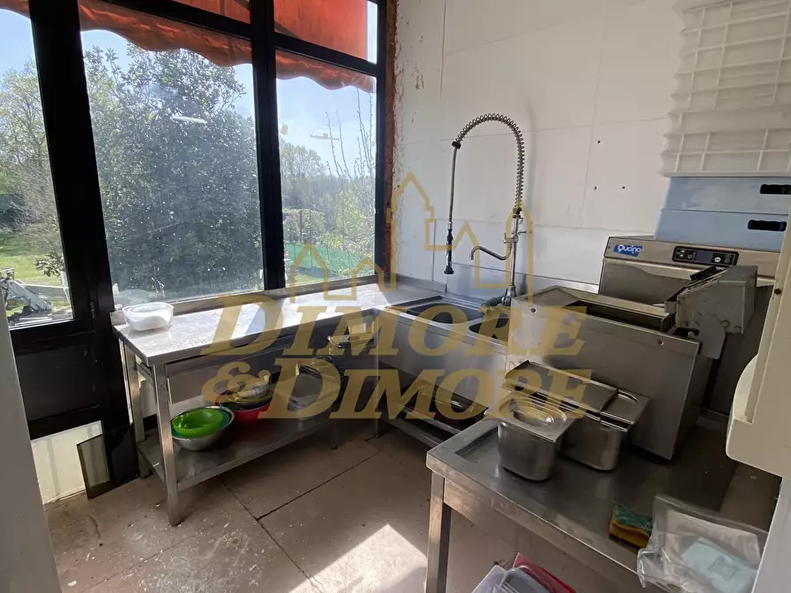 Immagine 31 di Showroom in vendita  a Castelletto Sopra Ticino