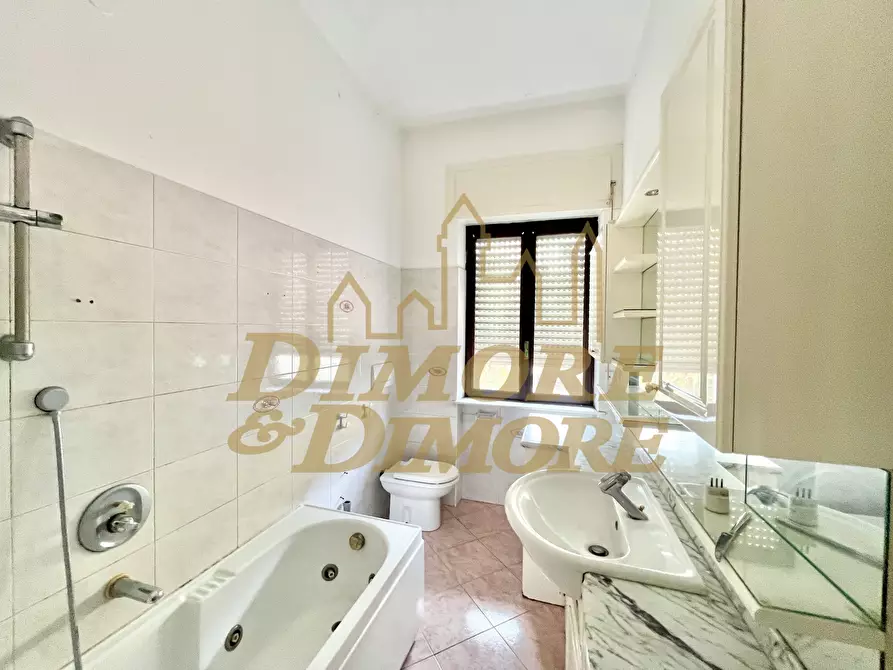 Immagine 12 di Trilocale in vendita  in Piazza Garibaldi 10 a Luino