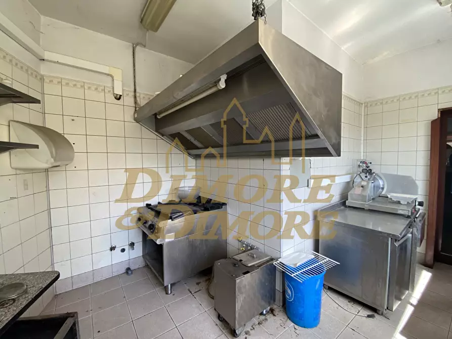 Immagine 28 di Showroom in vendita  a Castelletto Sopra Ticino