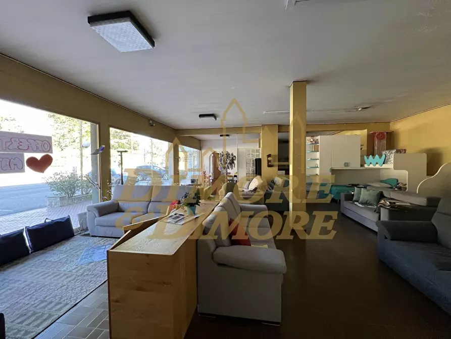 Immagine 8 di Locale commerciale in vendita  in Via Battaglia San Martino 72 a Cuveglio