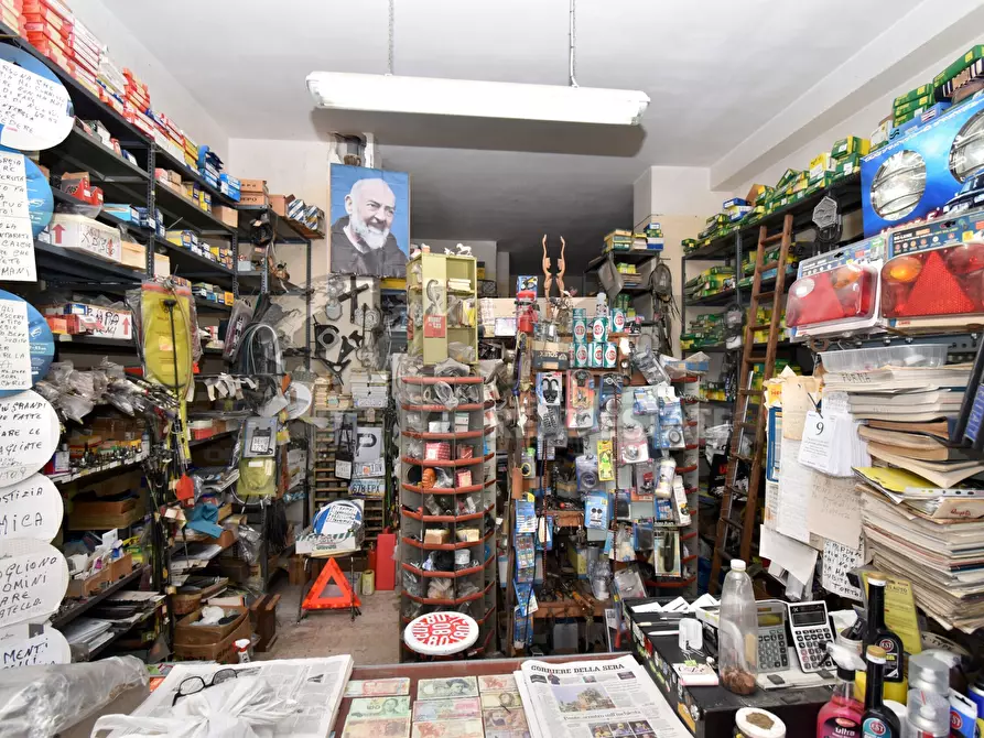 Immagine 23 di Locale commerciale in vendita  in Via g. Candido 1 a Lecce
