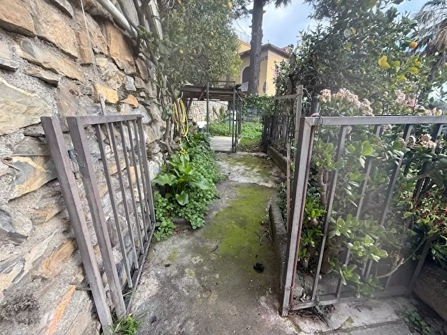 Immagine 4 di Porzione di casa in vendita  in parco fuor del vento a Alassio