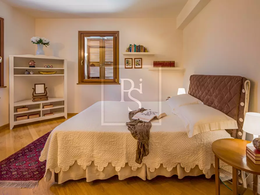 Immagine 21 di Villa in vendita  a Senigallia