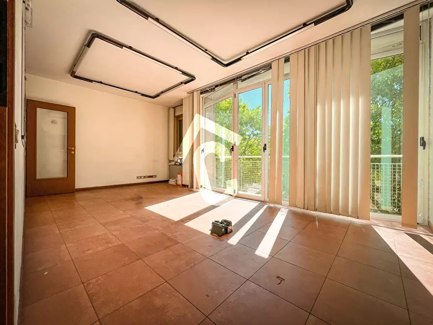 Immagine 1 di Ufficio in affitto  a Jesi