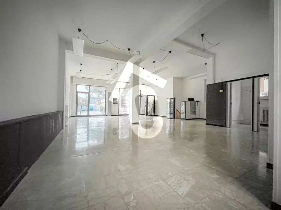 Immagine 5 di Locale commerciale in vendita  a Maiolati Spontini