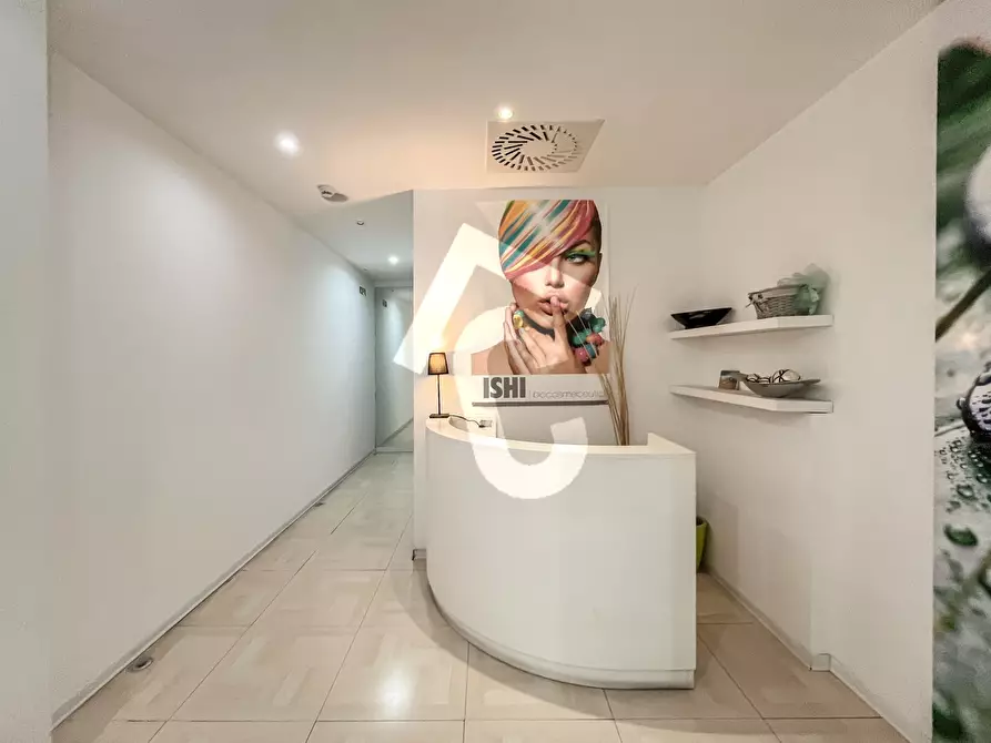 Immagine 28 di Attività commerciale in vendita  a Castelplanio