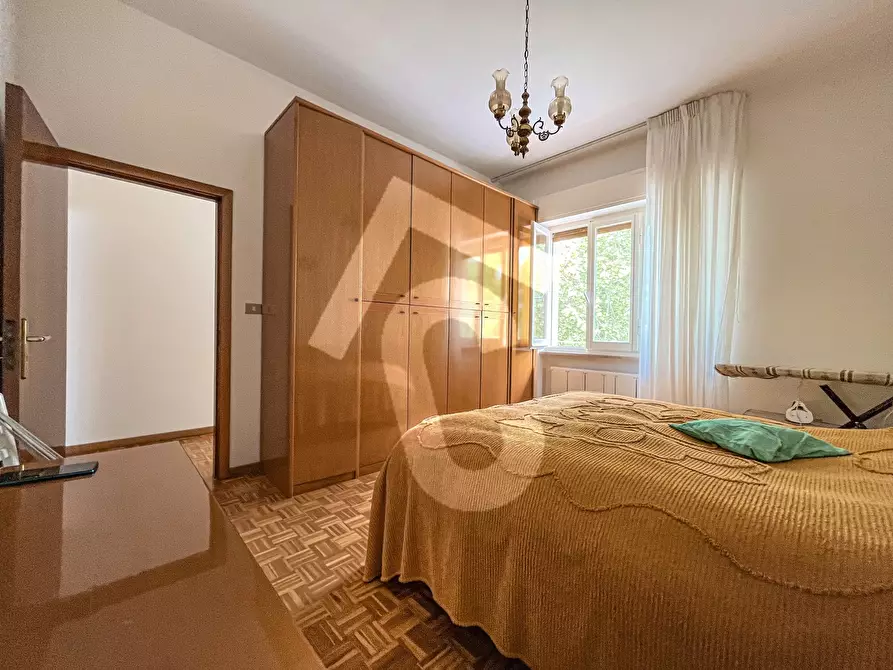 Immagine 11 di Pentalocale in vendita  a Jesi