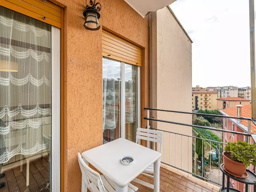 Immagine 38 di Pentalocale in affitto  in Via delle Azalee 3 a Finale Ligure