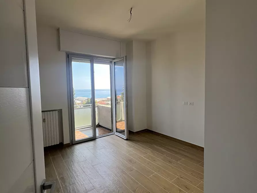 Immagine 11 di Trilocale in vendita  in Via della Pineta a Finale Ligure