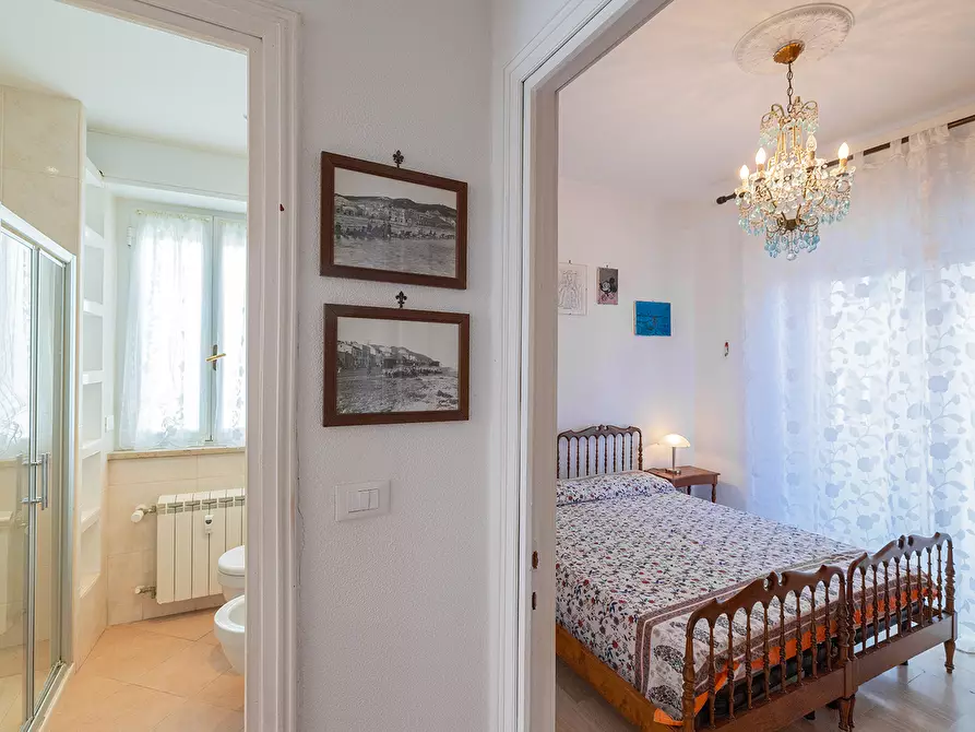 Immagine 15 di Bilocale in affitto  in Via Nicolò Saccone a Finale Ligure