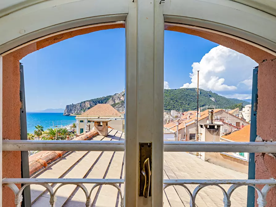 Immagine 2 di Bilocale in affitto  in Piazza Vittorio Emanuele II a Finale Ligure