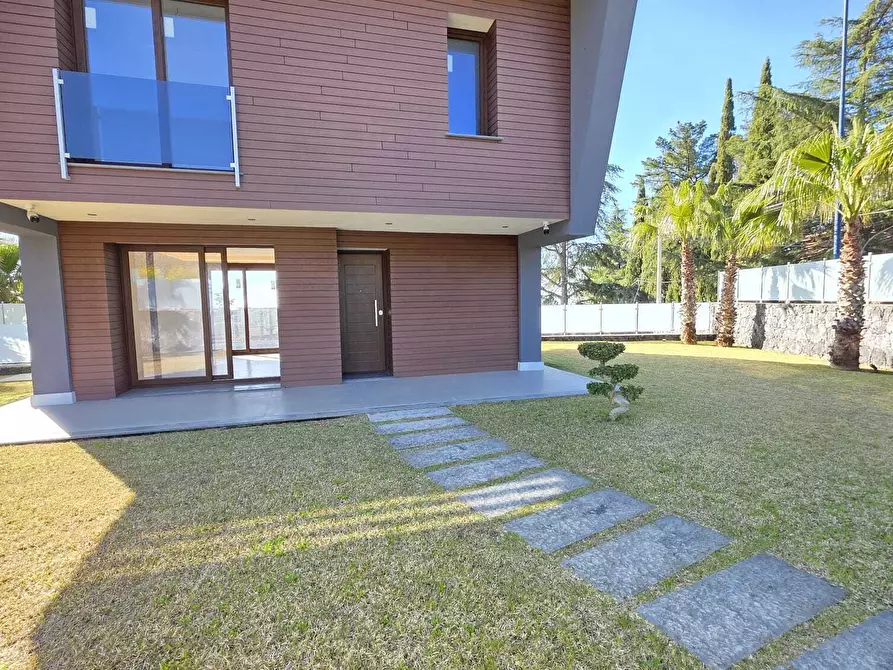 Immagine 7 di Villa in vendita  a Pedara