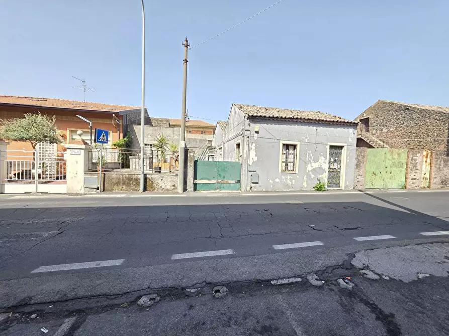 Immagine 3 di Casa indipendente in vendita  in Via Etnea 345 a Tremestieri Etneo