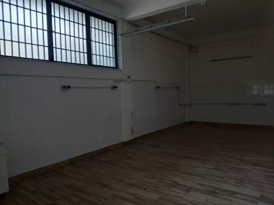 Immagine 6 di Locale commerciale in affitto  a Aci Bonaccorsi